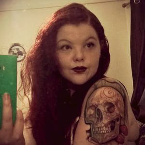 Me and my skull tattoo Santiago 😋 #selfie #alternativegirl #skulltattoo #shouldertattoo