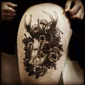 More tattoo inspiration! #skull #animalskull #animal #antlers #flower #flowers #blackandgrey