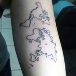 World map #tattoo #linework #armtattoo #blackwork #worldmap #worldtrotter #simpletattoo #travelertattoo #tattooedgirls #inkedgirls #CostaRicaTattoo #AndrésPeñaTattoos