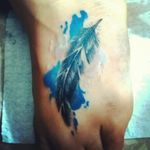 4th watercolor and one of the first feathers I did #tattoo #customtattoo #linework #shading #coloring #watercolortattoo #feathertattoo #femenine #foottattoo #tattooedgirl #inkedgirls #AndrésPeñaTattoos #CostaRicaTattoo
