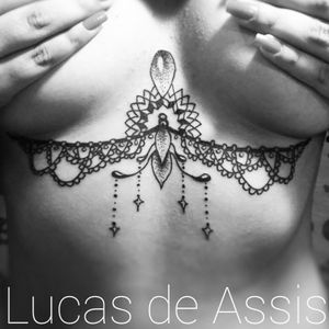 #underboobtattoo  #tatuagemfeminina #portalegre #tatuaje #tatuagem #tattoo #sternum #underboob#brasil #ornamental #underboobs