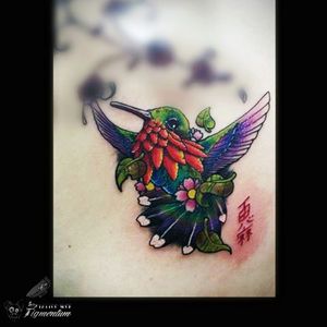 Bright and colourful humming-bird. French tattoo artist Arn. Pigmentum tatto shop #colouring #bird   #nature #girly #catalogne