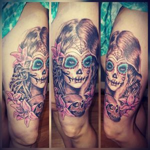 This is only my second portrait I've ever done.. lots of fun though #femaletattooartist #femaletattooist #ink #tattoo #enternalink #dayofthedead #lilies #skull #portrait #femaletattooer #tattoolifemagazine #femaletattooer #upperleg