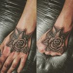 #handtattoo #rose #swallow #bird #nopain #nogain #cool #swag #epic #tat #tatt #tattoo #tattooartist #blackandgrey #softshade #instattoo #kent #uk #england #dm #detail