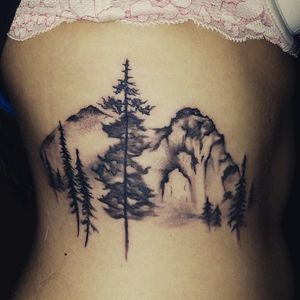 🌲#tattoo #landscape #mountain #rib #ribtattoo #sidetattoo #pinetree #outline #greywash #silhouette #nature