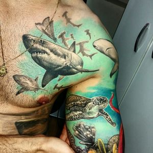 Awesome Sea Tattoo by brazilian artist @Dallier #realismo #realism #mar #sea #tubarão #shark