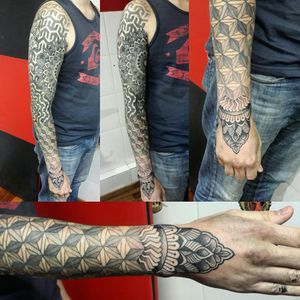 #tatuajecurado #Healed #curado #tattoo #tatuajes #argentinatattoo #tatuatge #tatouage #tatuaggio #tatuagem #tatowierung #dotwork #instablackwork #instatattoo #blacktattoo #tatuajes #tatuaggi #mandala #patrones #patters #tattoodecing #dottattoo #tattooink #tattooargentina #geometria #instadotwork @mandingatattoo