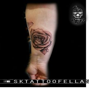 Rose Tattoo Design ...                              ... Sktattoofellas ...                             inbox for booking ;)        https://www.facebook.com/sktattoofellas/       https://www.instagram.com/sktattoofellas/                   https://twitter.com/MHanobik                http://sktattoofellas.tumblr.com/