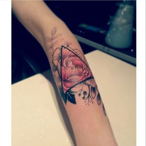 #tatuaje #camelia #color #dotwork #spain #flower #tattoo #mix #girl #TattooGirl @sweetluscos