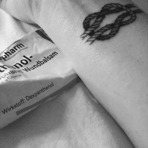 Fresh tattoos are itching really badly, so I can't get enough of my panthenol ointment. #freshtattoo #freshink