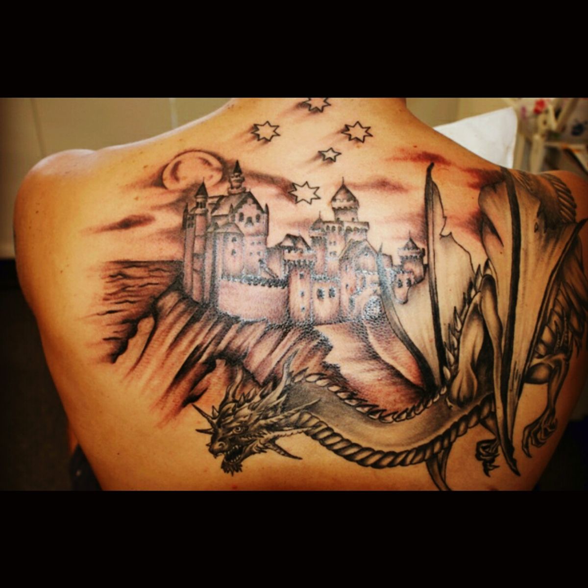 Рыцарский замок тату