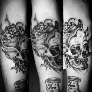 Black and Gray tattoo skull and roses