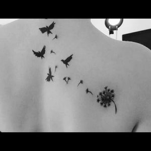 Love this tattoo expresses freedom to have birds flying because they are free to go wherever they want #Bird #Freedom #Fly #Lovetattoo 🐦💝
