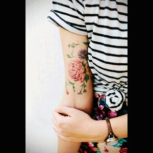 #flowers #romantic #colors #beautiful #sweet #arm #TattooGirl #girlytattoo  #like #vintagetattoo #vintage