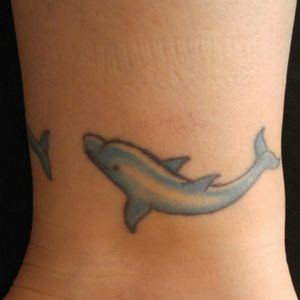 I have 3 dolphins playin around my left ankle