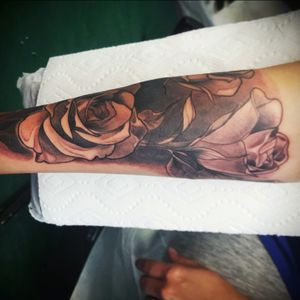 My new arm piece.  #roses #B&G #blackandgreytattoo #winnipegtattoo #wesharcus #osbornevillageink #loveit #inkedchick #chickswithink #chickswithtats