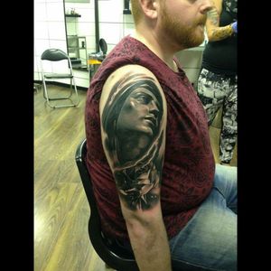 Just 1 week after the #rosarybeads i got this done by the same artist and my good friend rafael #virginmary