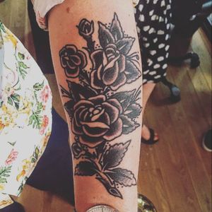 Tattoo matching my flower shirt! 🌸 🎉 #flower #rose #traditionaltattoo #traditional #blackwork #rodrigocanteras #tattoosbyrodrigocanteras #apptest2
