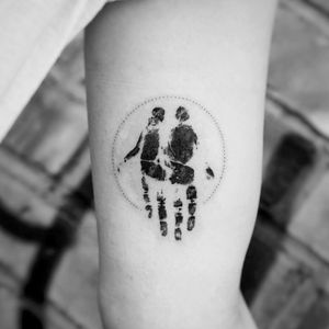 By #balazsbercsenyi first tattoo... can you see it? #geometric #handprint #dotwork