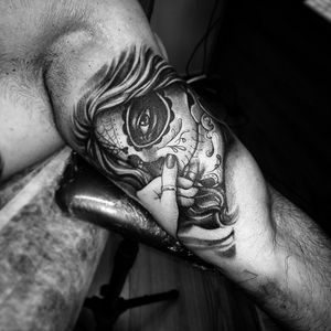 Catrina By Alexandre Dallier #catrina #dallier #arte #art #tattooartist #tattooist #tattoolife #tattooing #working #amazing #beautiful #tattoorealistic