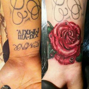 Wrist #tattoo #coverup #rose by me, your favorite #mexican  hahaha#japanesetattoo #TattooGirl #maltatattoo #dragontattoo #religioustattoos #tattooer #tattoodobabes