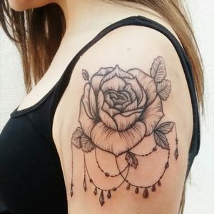 Criation rose lones #tattoo #tattoodoo #rose #rosetattoo #criation #rosatattoo #tatuagemrose #tattoorosas #linework #delicada