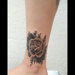 Rosa tradicional pra namorada💗💗 #tattoo #tatuagem #tattoodoo #tattoorose #rosatradicional #tradtattoo #rosetattoo #rosetraditional #blackrose