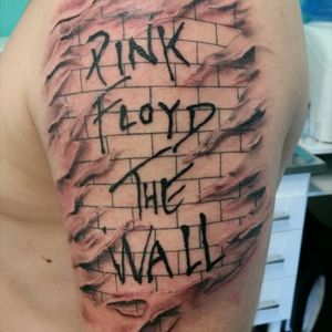 Tear down the wall! #pinkfloyd #pinkfloydtattoo #thewalltattoo#outsidethewall