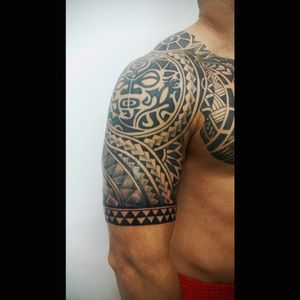 #maori #maoritattoo #tattoos #tattooed #inked #tribaltattoo #tribalmaori #blackandgreytattoo #mandalasleeve #fullsleeve #sleeve #tribal #polynesian #polynesiantattoo