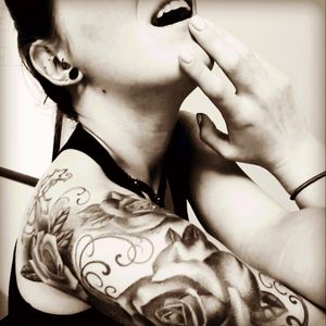 #ink #inkedgirls #inkedmag #rosetattoo #blackandgray