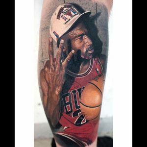 #colorful #color #portrait #portraitartist #basketballtattoo #Basketball #michaeljordan #MJ23 #Jordan #dreamtattoo #hiperrealism #realism #realistic #photorealistic #besttattoos #blackandgrey #tattoo #pinning