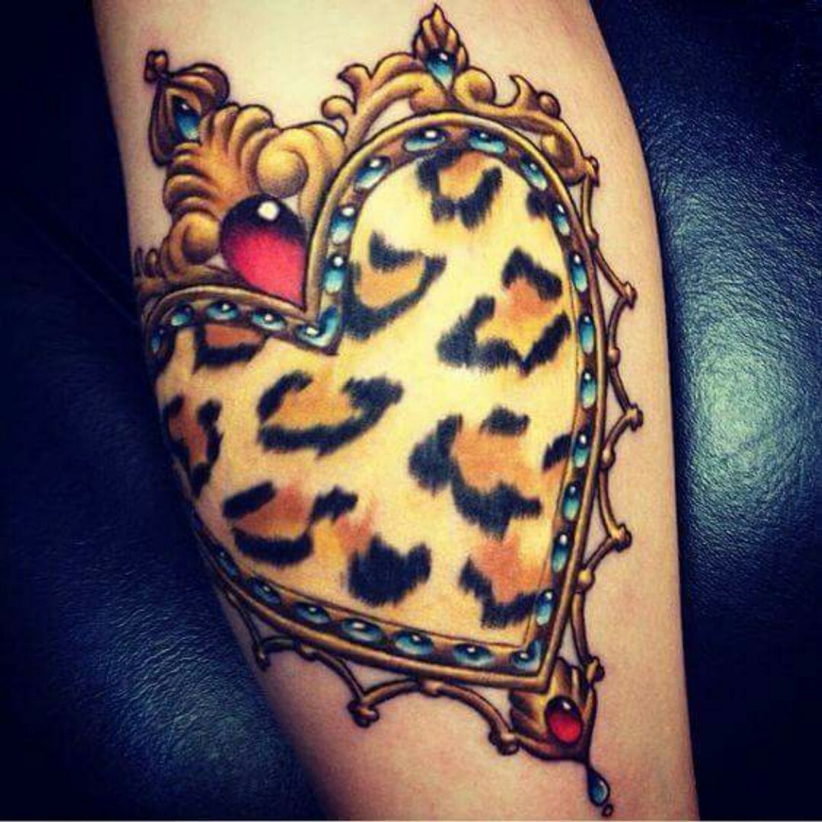 Татуировка узора леопарда на руке