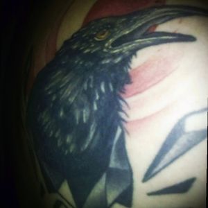 This is a cover up from a previous tattoo that i had. I like crows because they're represent the bridge between spiritual world and life. #crow #raven #neo