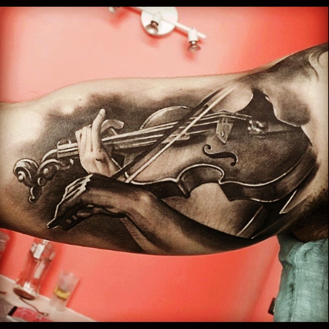 Tattoo песня. Тату скрипка. Тату на музыкальную тему. Тату для музыкантов. Тату скрипач.