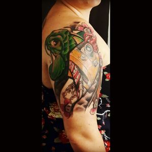 New tatto from talented artist Arn Bray, at pigmentum tatto shop, Perpignan. 7h work but look at those colours! #japanesetattoo #Borderlands #colour #shoulder #videogames #geektattoos