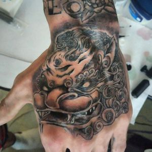 Left hand finished #inkmyself #blackandgreytattoo #foodogtattoo #japanesefoodog #finelineblackandgrey #tattoo #tattooartist