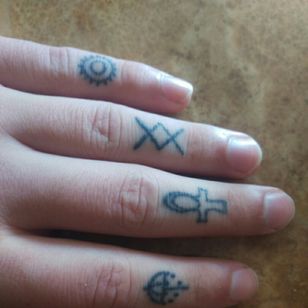 #finger #fingertattoo #knuckles #runes #runestattoo #bringmethehorizon #thatsthespirit