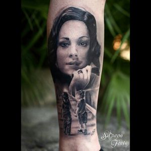 #portrait #inlovingmemory #sistertattoos #sister #sistersink #LittleSisters #blackandgrey #blackandgreytattoo #blackandgreyportrait #portrait #tattoo #dreamtattoo #storytelling #ink #Tattoodo