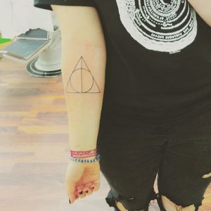 The sign of the Deathly Hallows Done by Tom from Surface Tattoo Studio in Munich#linework #harrypotter #TheDeathlyHallows #blackwork #firsttattoo #forearmtattoo