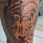 Cria minha para o João, valew. #TatuadoraBrasileira #lobo #wolf #wolftattoo #arttattoo #tattooartist #blacklines #custom #customtattoo #skinart #robertamarela