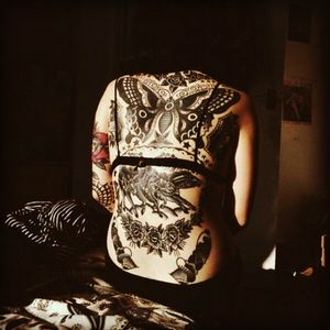 I'd be thrilled if I could have megan do sth like this on my back #traditionalblackwork #backpiece #picnotmine #megandreamtattoo