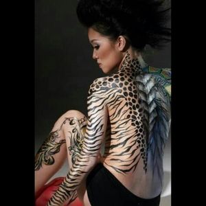 I dream on an animal print tattoo like this on my back adapted to the ones I already have...#megandreamtattoo