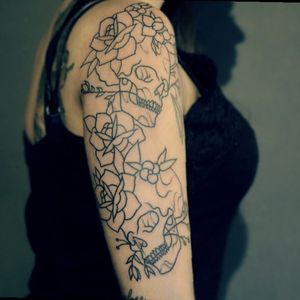 A neo traditional skull tattoo sleeve. First session. #skull  #traditional  #neotraditional  #rose   #sleeve  #girl