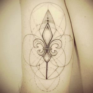 found on #Pinterest an other #fleurdelis #tattoo more #geometric but also #lovely just need more #color in this. #family #proud #surname #megandreamtattoo