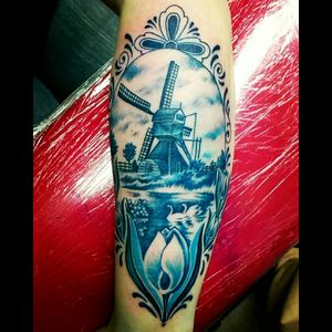 First part started to my dutch sleeve! Thanks to my fellow coworker and amazing artist Dan Vandenburg (You can find more of his work on instagram: d_u_t_c_h.ink)#dutchtattoo #delftblue #windmill #windmilltattoo  #delftporcelain #bluetattoo #noblack #porcelain #newtattoo #tattoo #forarm #sleevestarter