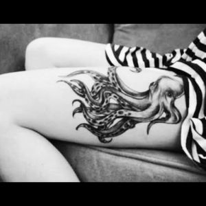 My tattoo dreamed is to have the tentacles of an octopus shaped garter belt around my leg , I love octopus, I think represent strength and cunning, but I am also female and I represent that. 🐙🐙🌹🌼 #megandreamtattoo