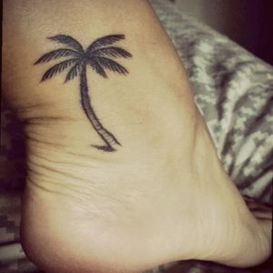 #palmera #palmtattoo #girl #palmtree #ink #inked #españa #summer #artist #leanskull
