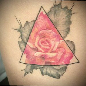 #rose #triangle #watercolor #blackAndWhite #girl #colorink #memories #realistic #flower #torinotattooconvention #artist #AnitaOlivetti