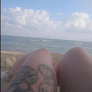 Tattooed hotdog legs ☀😎👍 #vacation #flowers #roses #thightattoo #cyprus