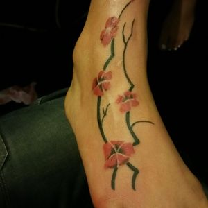 Free hand poppies on foot.